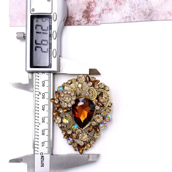 Women's Vintage Austrian Crystal Elegant Flower Teardrop Brooch Gold Tone - Picture 4 of 5